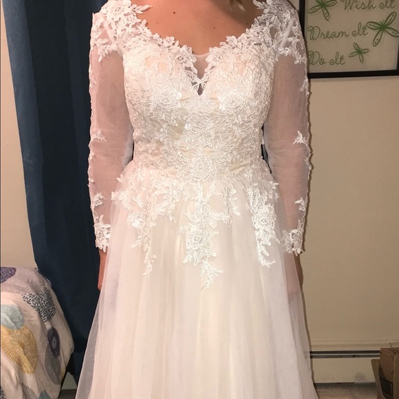 Wedding Dress - Picture 3 of 8